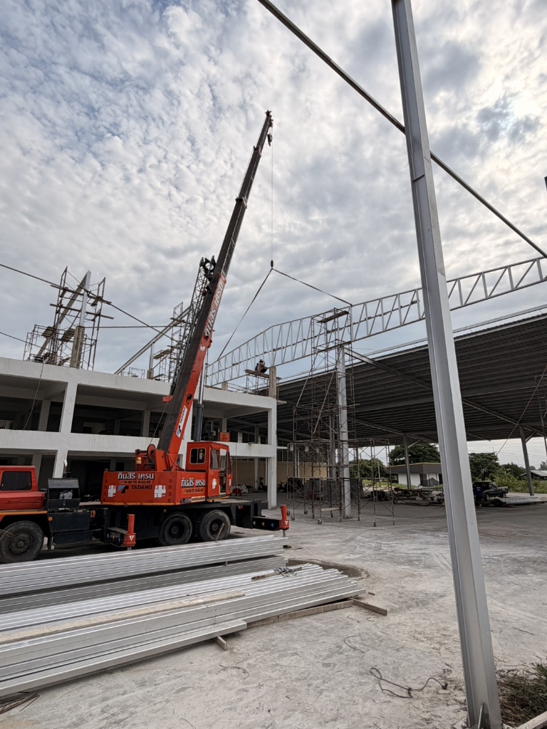 รถเครนทำงานหน้างาน